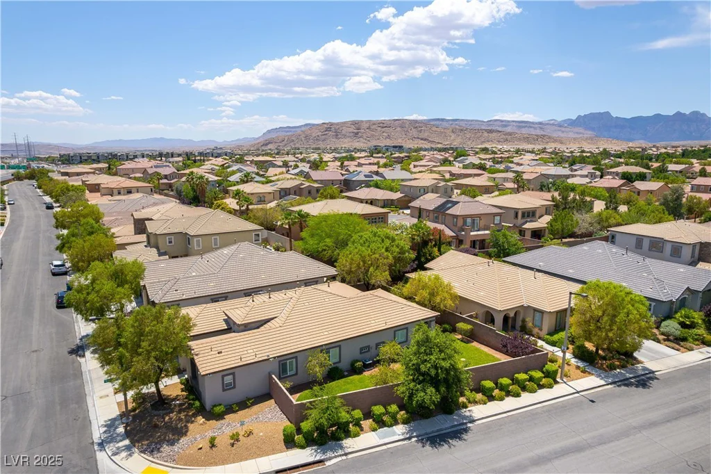 913 Hickory Park, Las Vegas, NV 89138