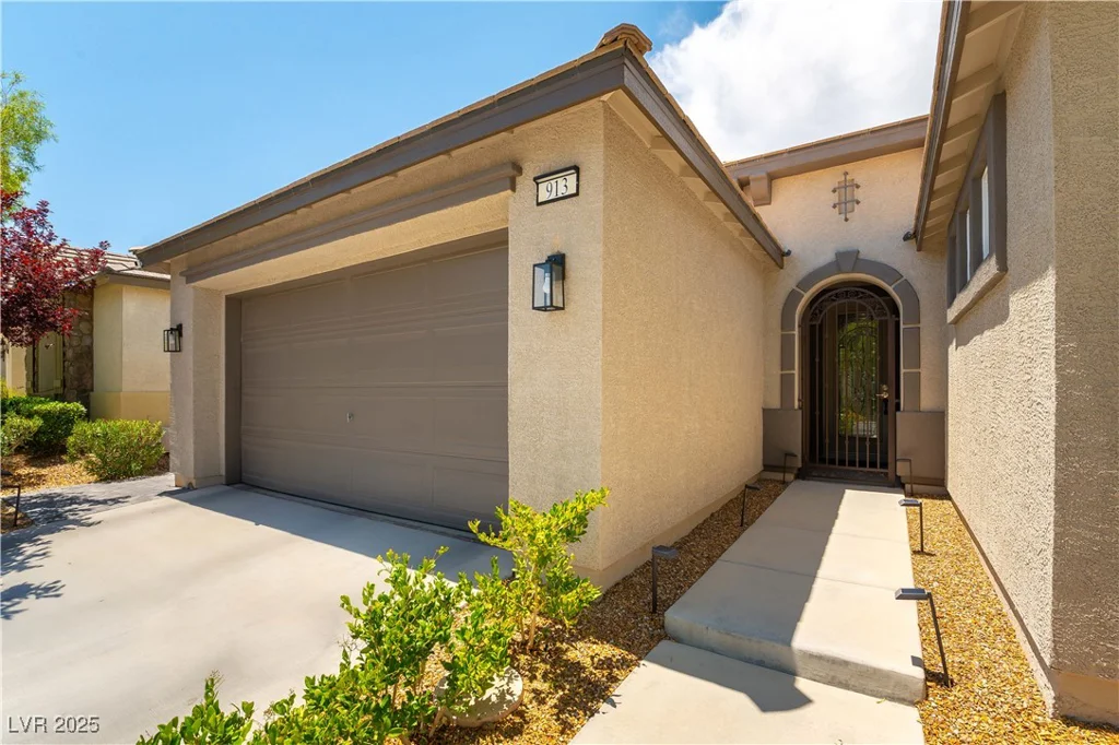 913 Hickory Park, Las Vegas, NV 89138