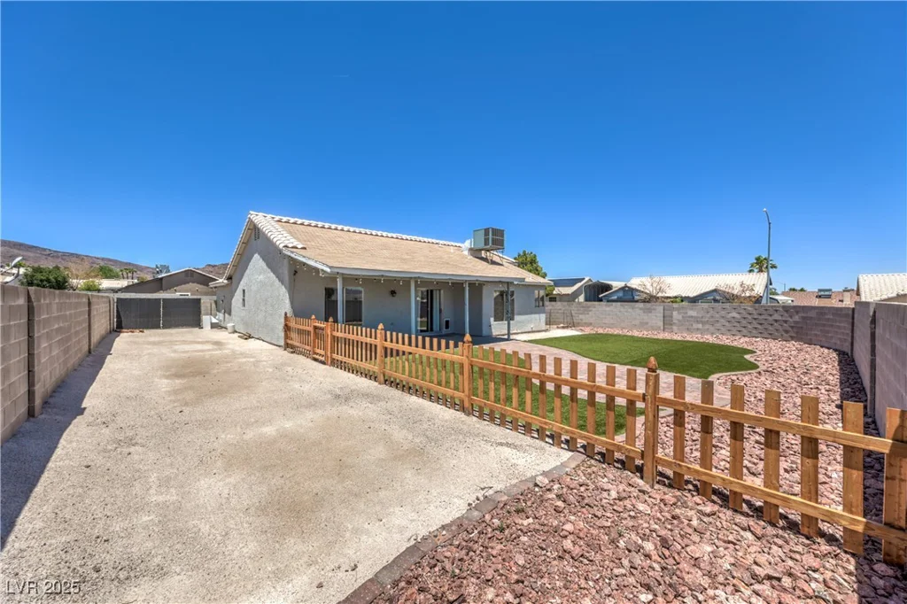 842 Envoy, Henderson, NV 89002