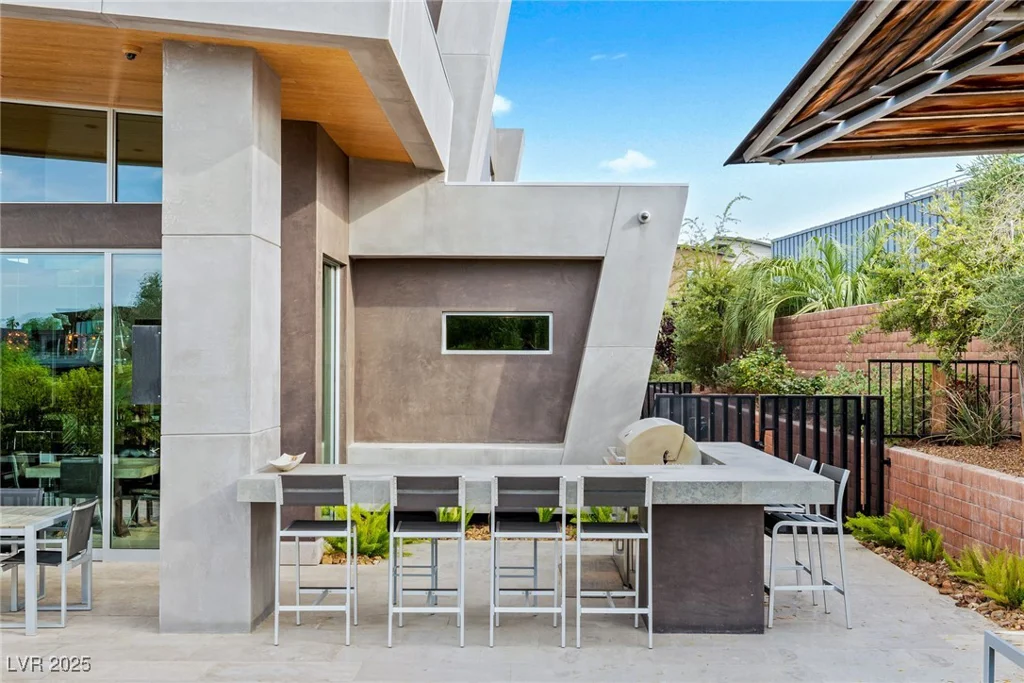 8 Meadowhawk, Las Vegas, NV 89135