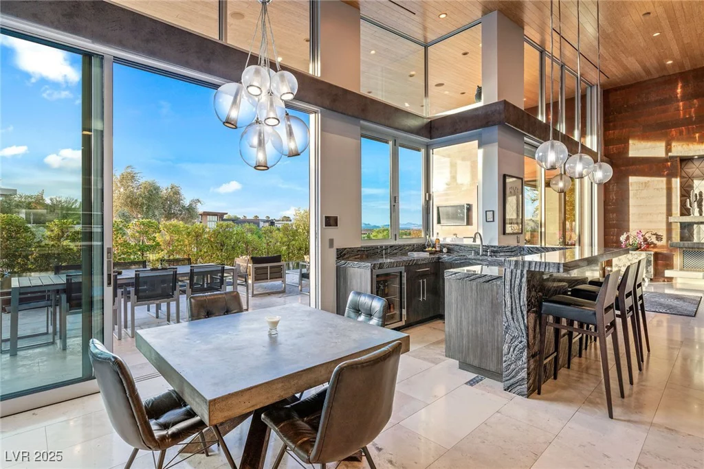 8 Meadowhawk, Las Vegas, NV 89135