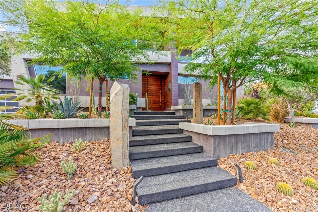 8 Meadowhawk, Las Vegas, NV 89135