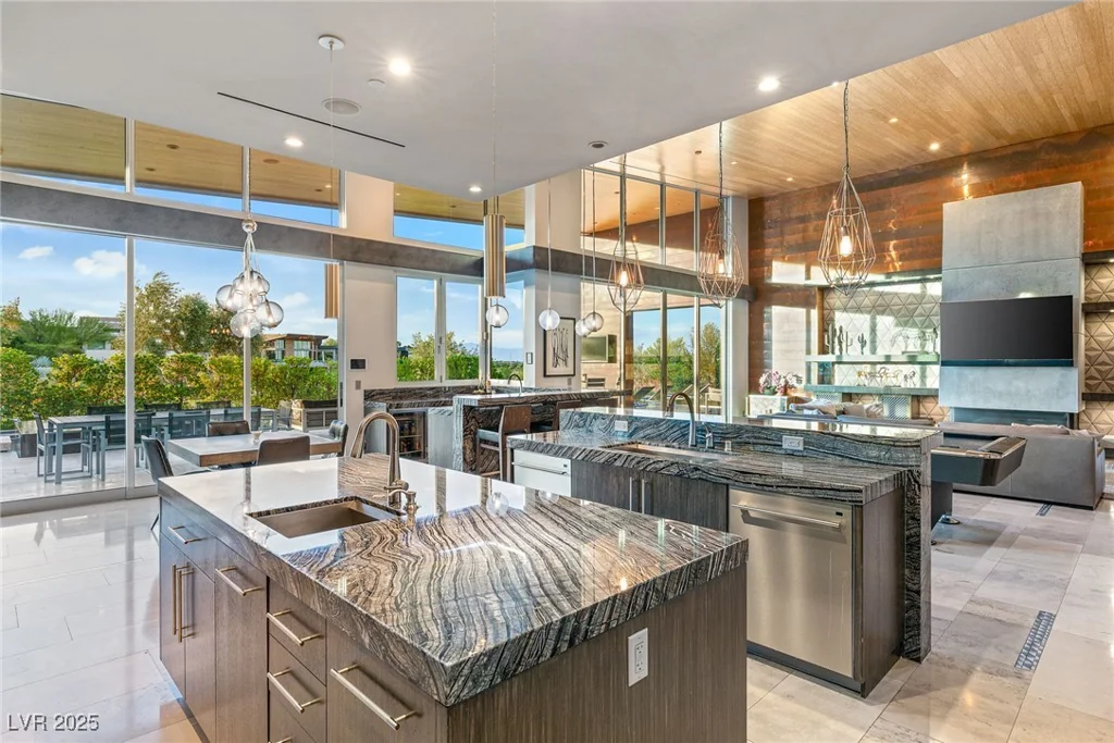 8 Meadowhawk, Las Vegas, NV 89135
