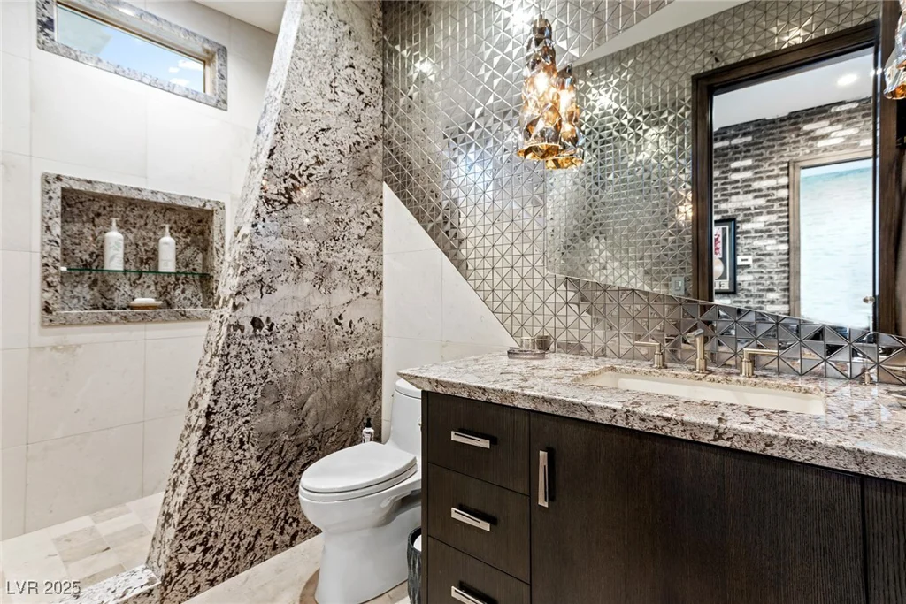 8 Meadowhawk, Las Vegas, NV 89135