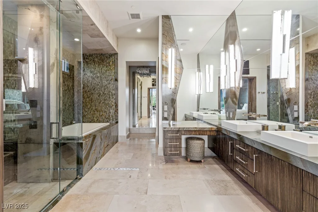 8 Meadowhawk, Las Vegas, NV 89135