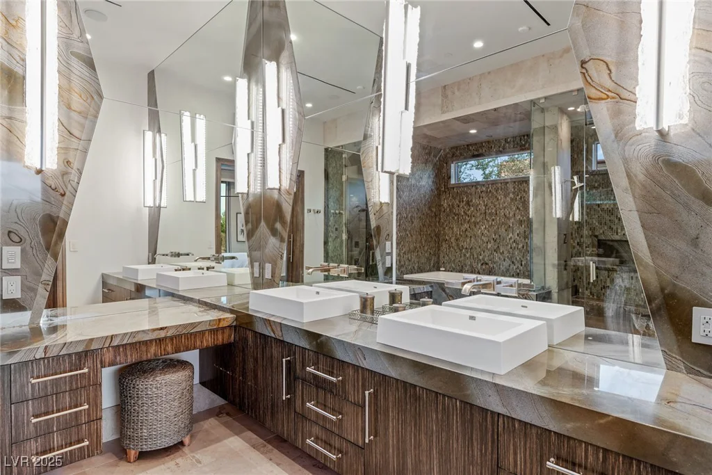 8 Meadowhawk, Las Vegas, NV 89135