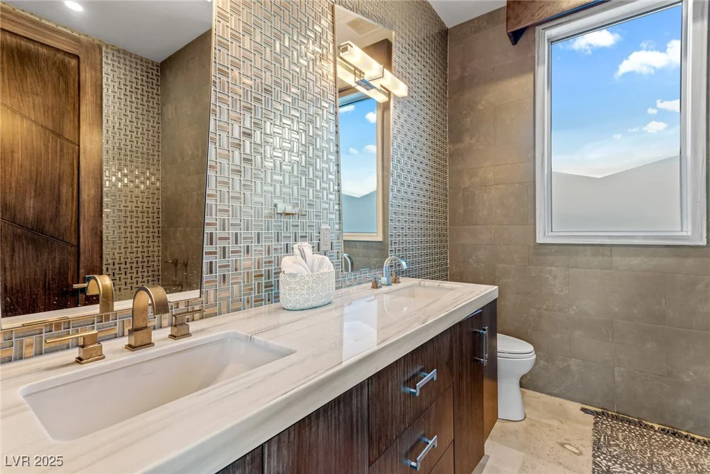 8 Meadowhawk, Las Vegas, NV 89135