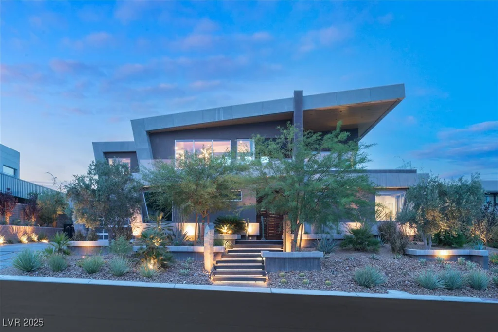 8 Meadowhawk, Las Vegas, NV 89135
