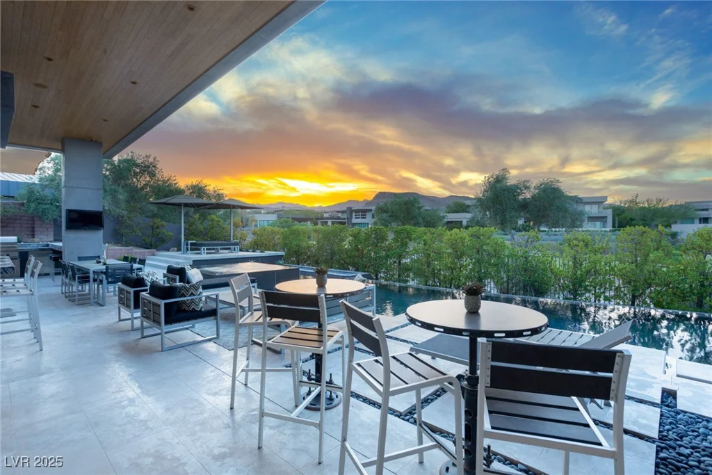 8 Meadowhawk, Las Vegas, NV 89135