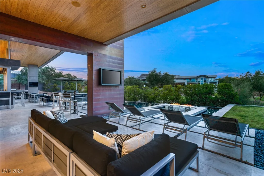 8 Meadowhawk, Las Vegas, NV 89135