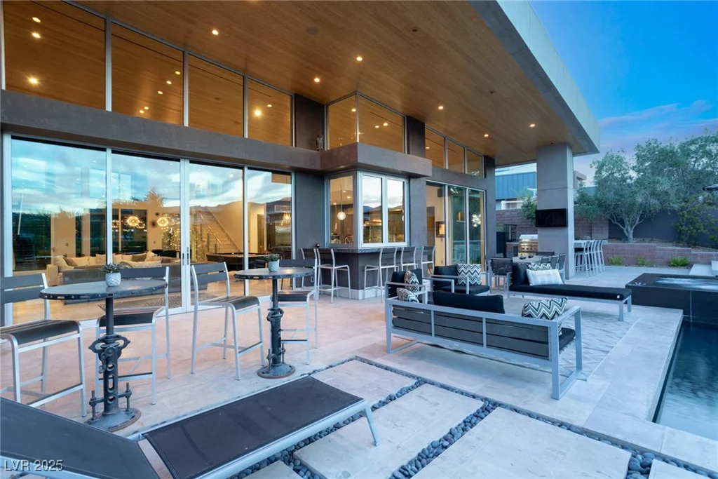 8 Meadowhawk, Las Vegas, NV 89135
