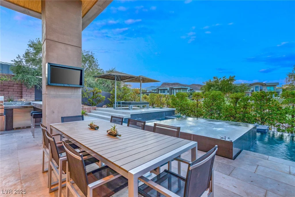 8 Meadowhawk, Las Vegas, NV 89135