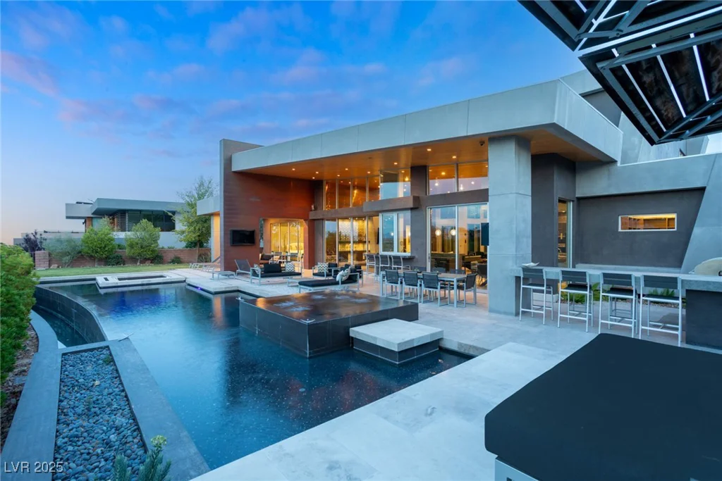 8 Meadowhawk, Las Vegas, NV 89135