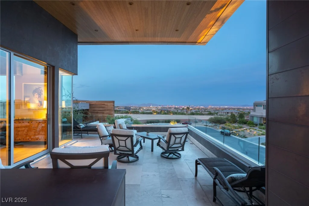8 Meadowhawk, Las Vegas, NV 89135