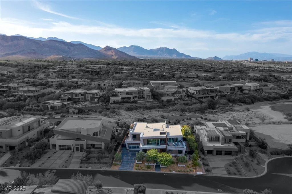 8 Meadowhawk, Las Vegas, NV 89135