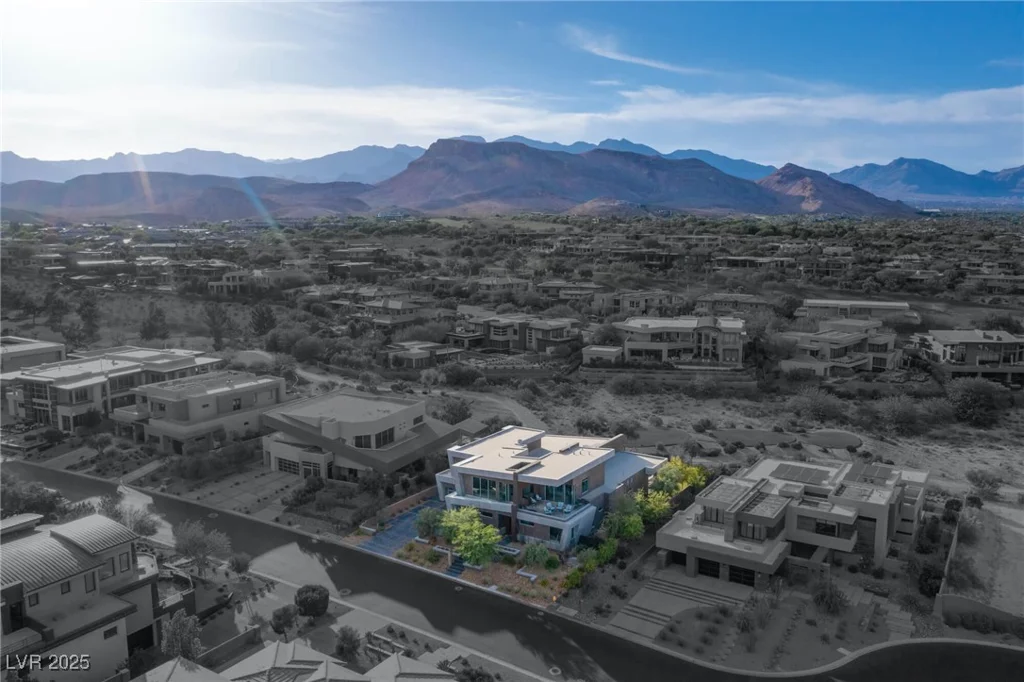 8 Meadowhawk, Las Vegas, NV 89135