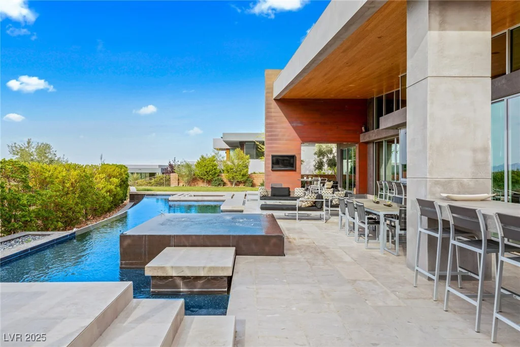 8 Meadowhawk, Las Vegas, NV 89135