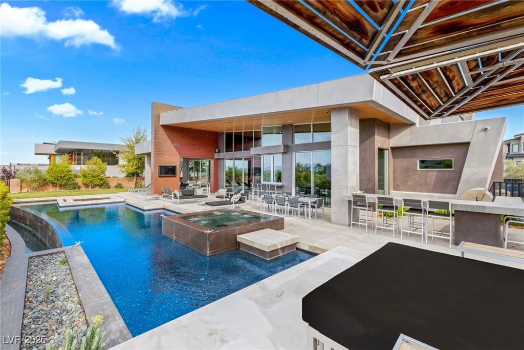 8 Meadowhawk, Las Vegas, NV 89135