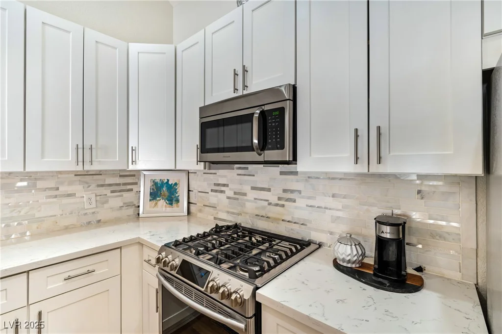 7648 Rolling View, Las Vegas, NV 89149