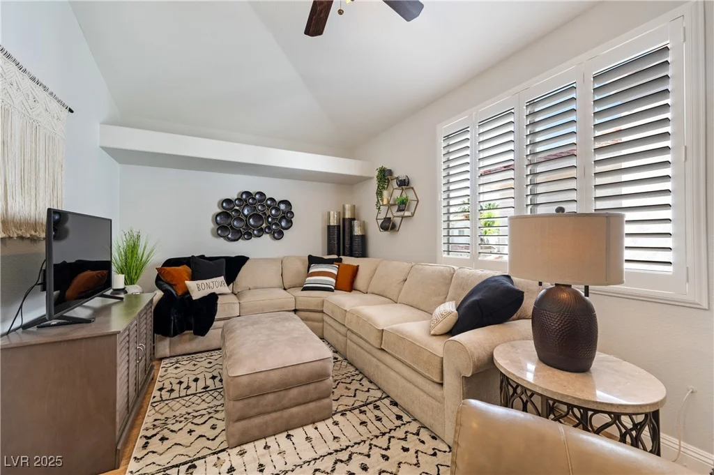 7648 Rolling View, Las Vegas, NV 89149
