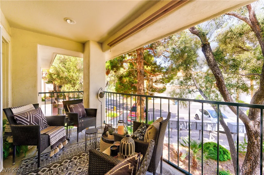 7648 Rolling View, Las Vegas, NV 89149
