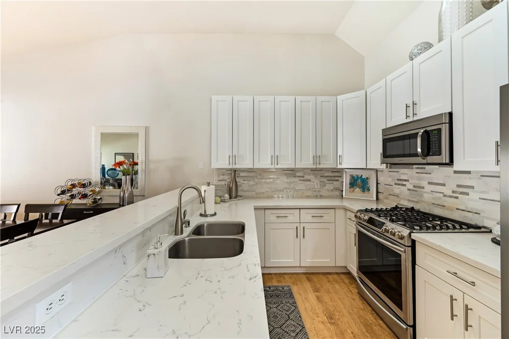 7648 Rolling View, Las Vegas, NV 89149