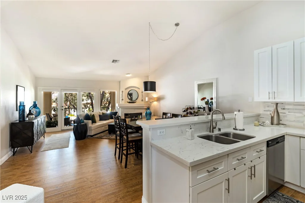 7648 Rolling View, Las Vegas, NV 89149