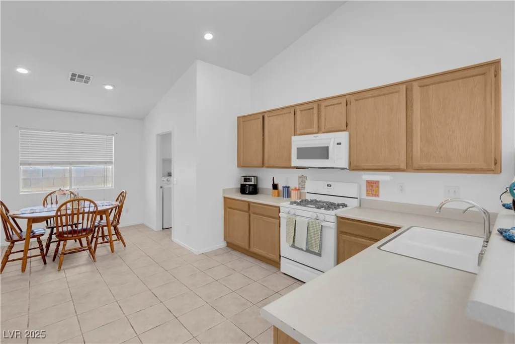 6138 Crystal Flower, North Las Vegas, NV 89031