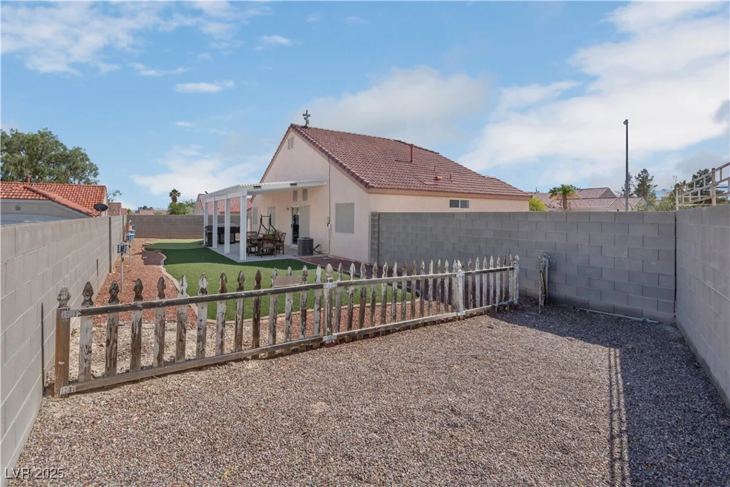 6138 Crystal Flower, North Las Vegas, NV 89031