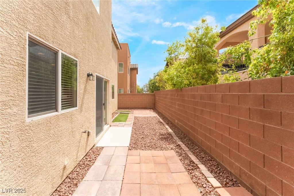 10717 Red Badge, Las Vegas, NV 89166