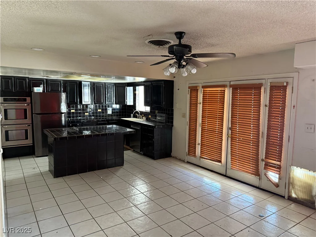 1674 Seneca, Las Vegas, NV 89169