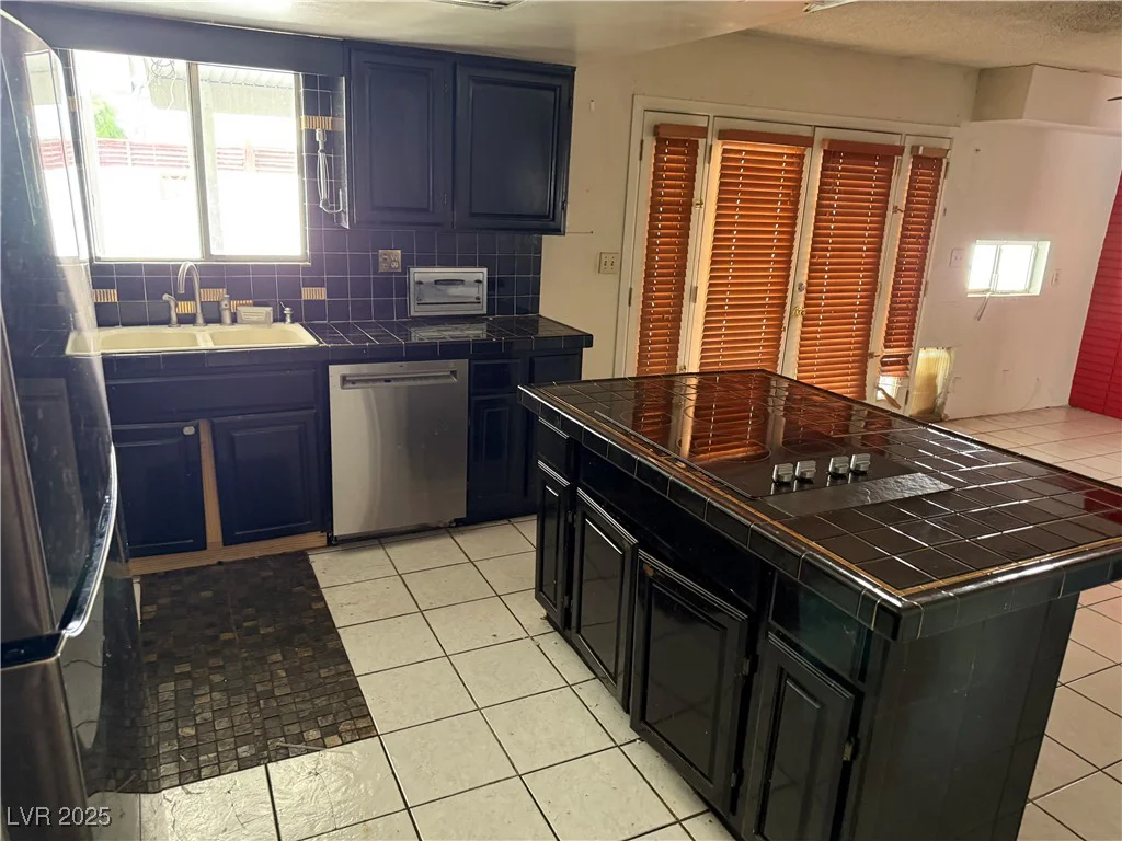 1674 Seneca, Las Vegas, NV 89169