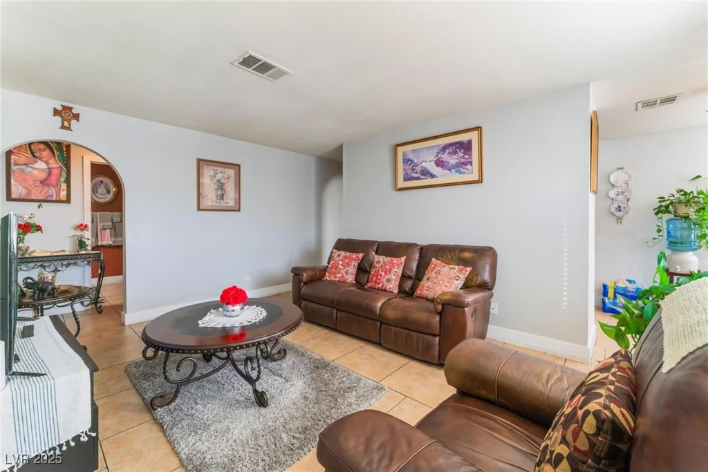 1812 Decatur, Las Vegas, NV 89108