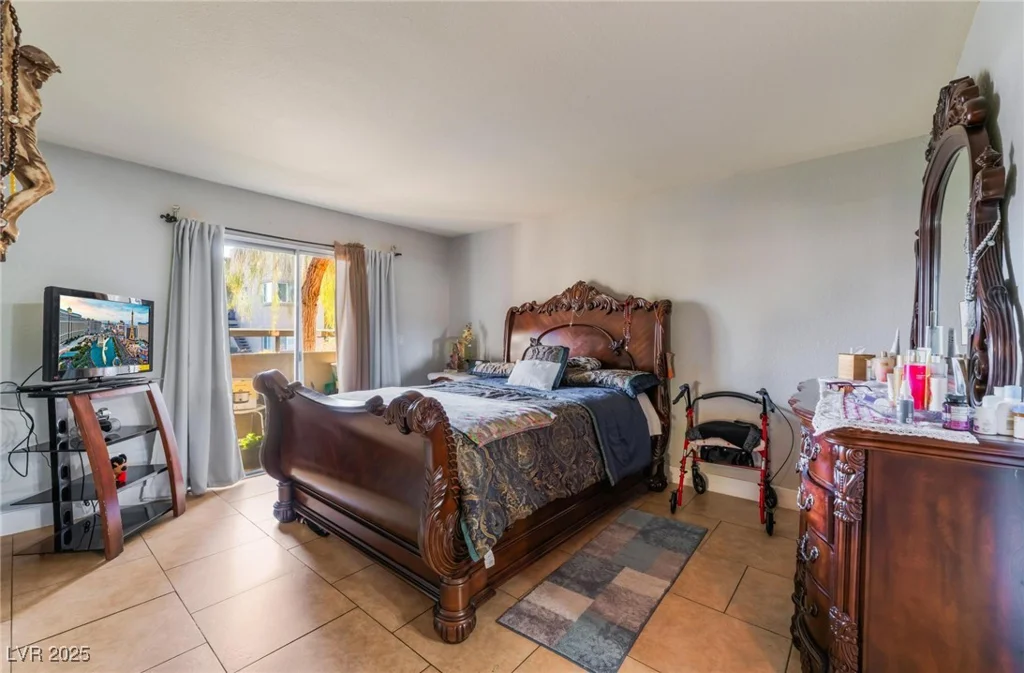1812 Decatur, Las Vegas, NV 89108