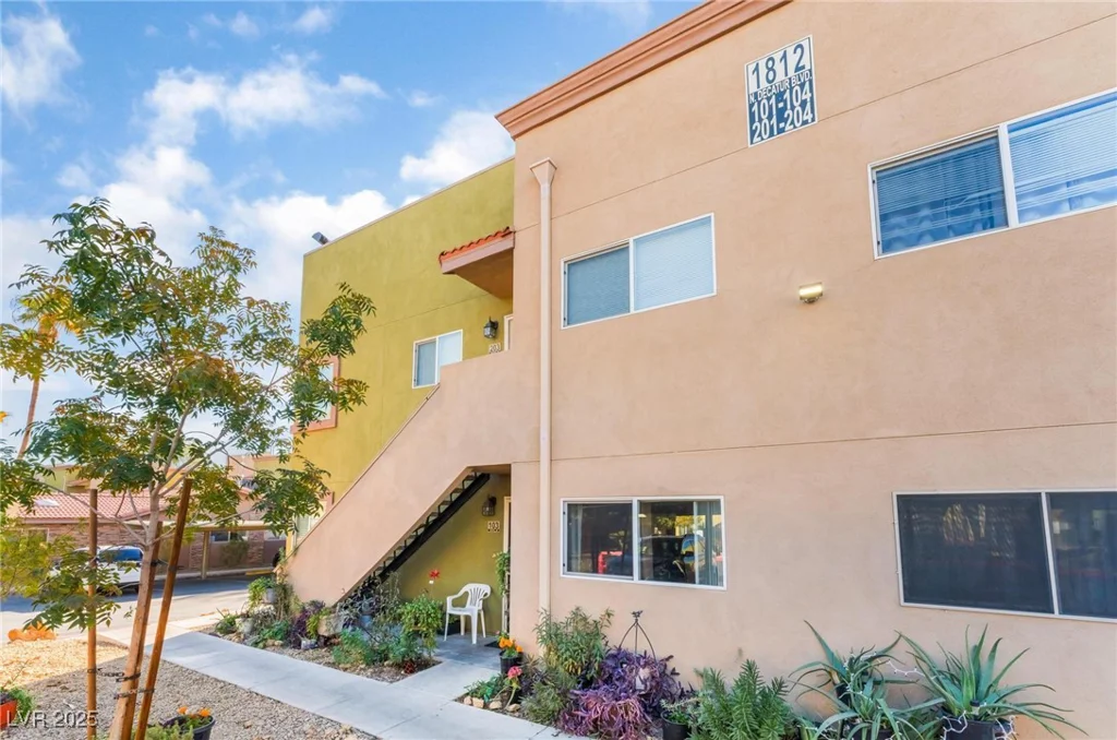 1812 Decatur, Las Vegas, NV 89108