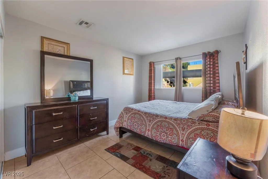 1812 Decatur, Las Vegas, NV 89108