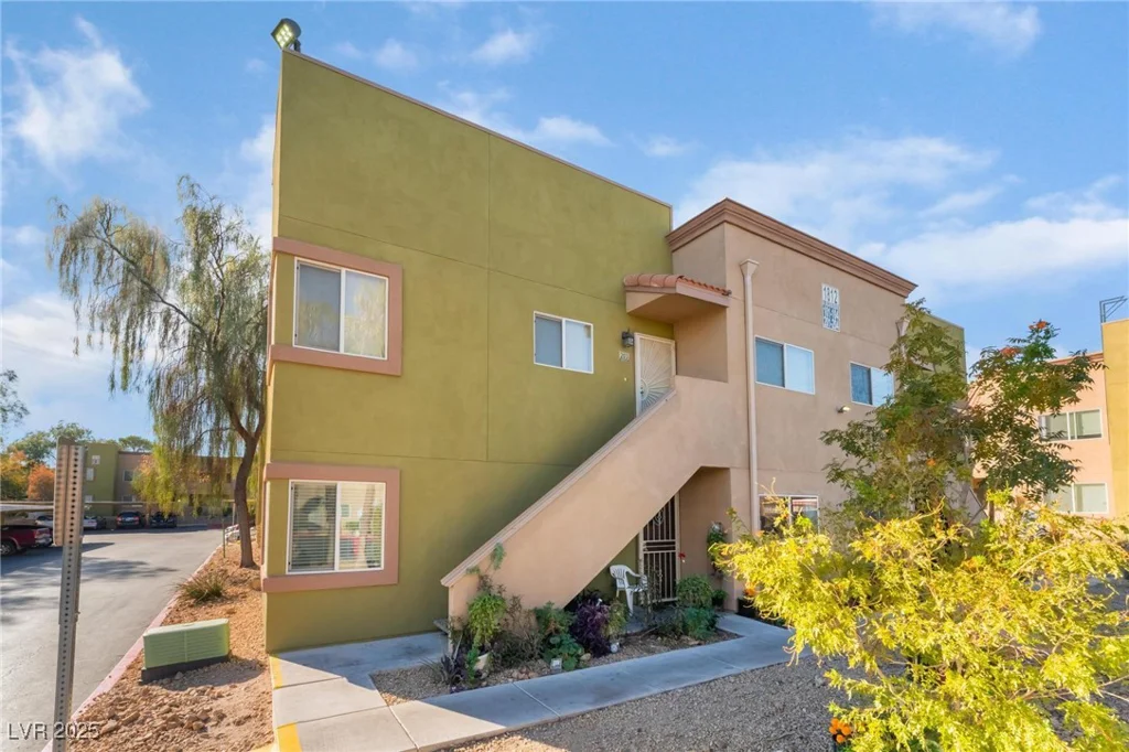 1812 Decatur, Las Vegas, NV 89108