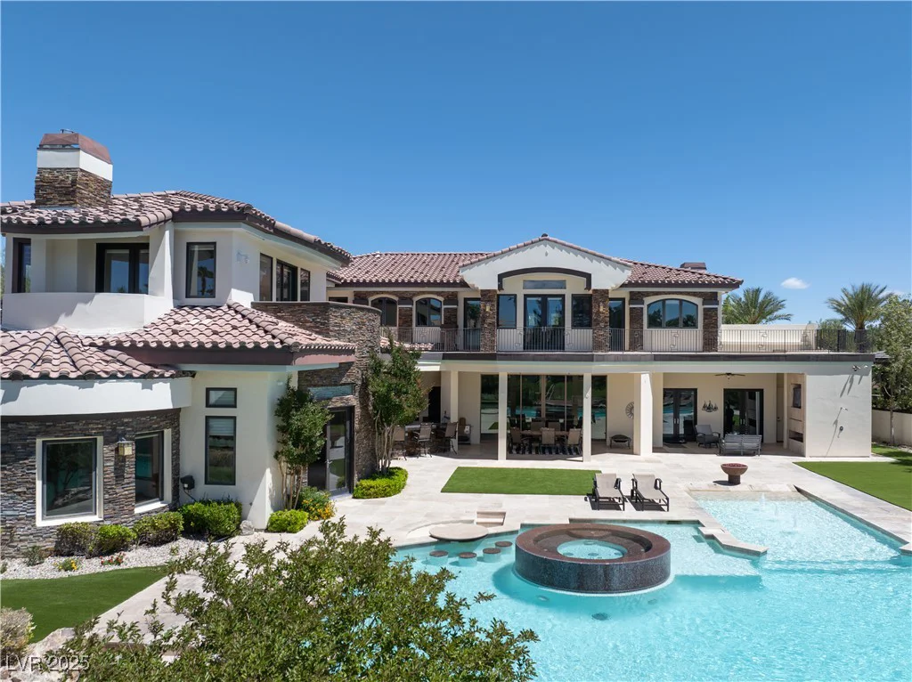 8725 Newport Isle, Las Vegas, NV 89117