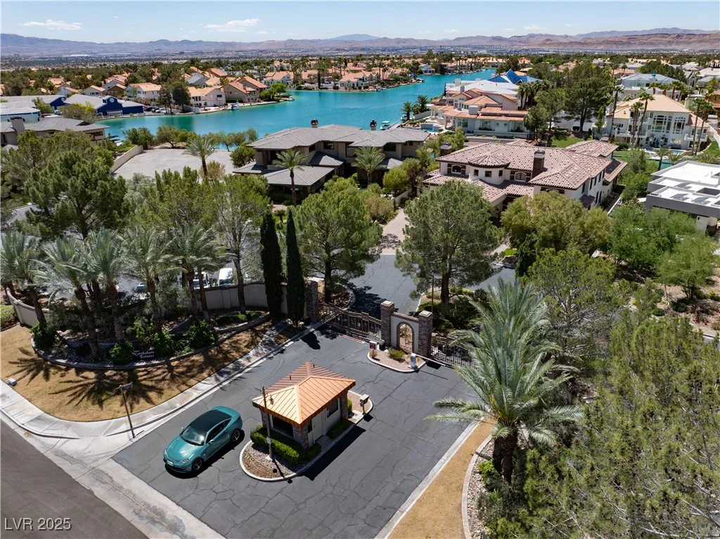 8725 Newport Isle, Las Vegas, NV 89117