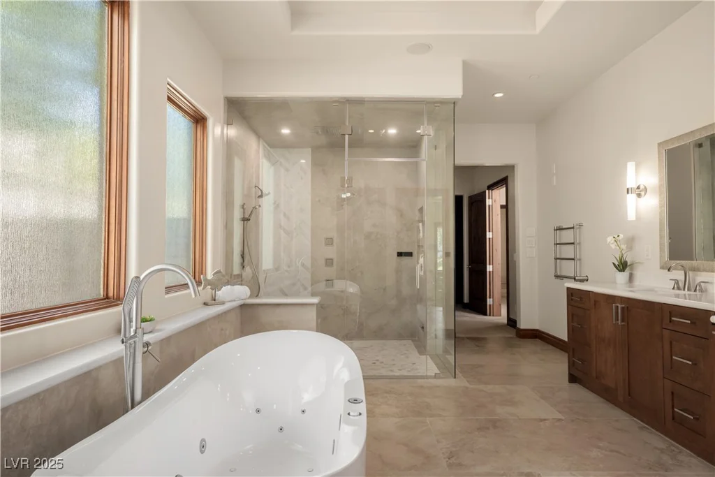 8725 Newport Isle, Las Vegas, NV 89117