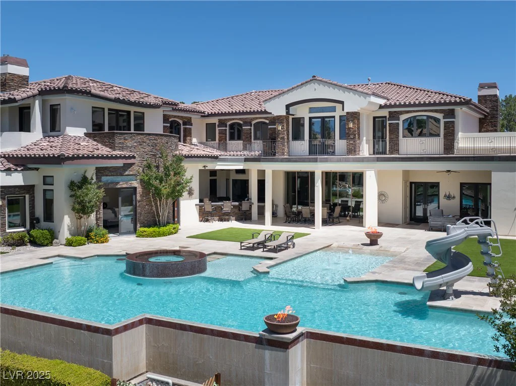 8725 Newport Isle, Las Vegas, NV 89117