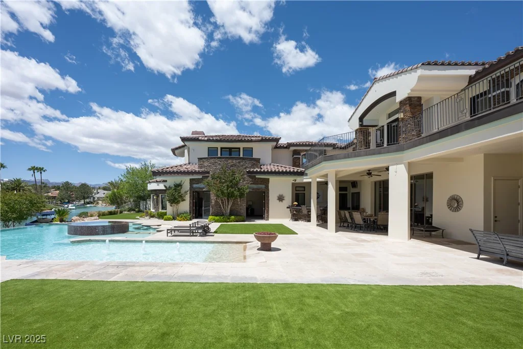 8725 Newport Isle, Las Vegas, NV 89117