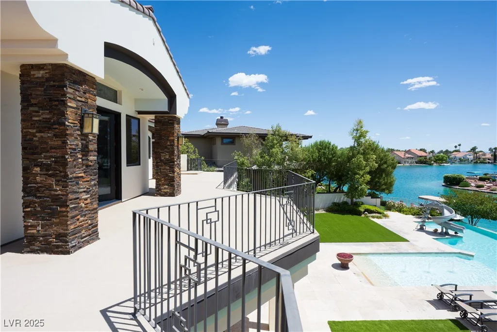 8725 Newport Isle, Las Vegas, NV 89117