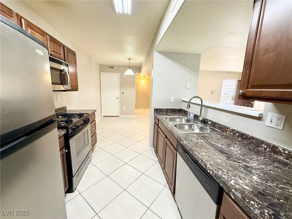 7885 Flamingo, Las Vegas, NV 89147