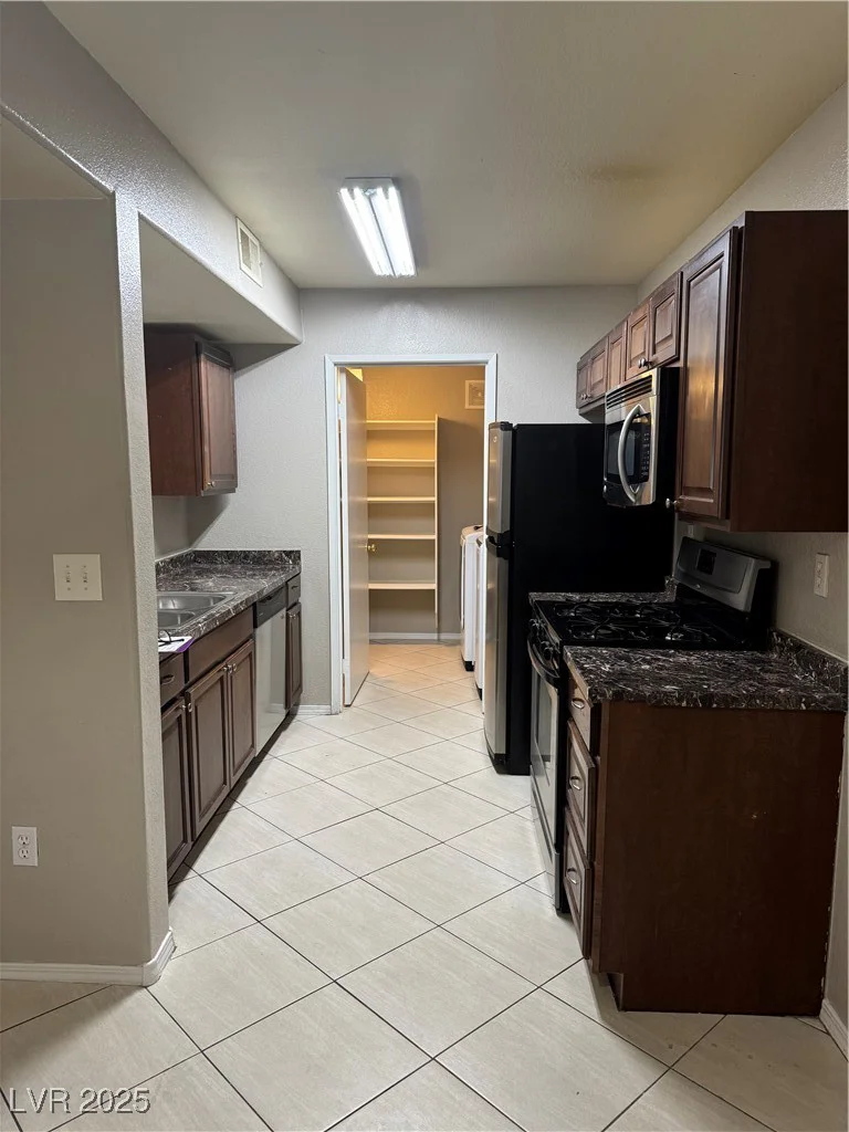 7885 Flamingo, Las Vegas, NV 89147
