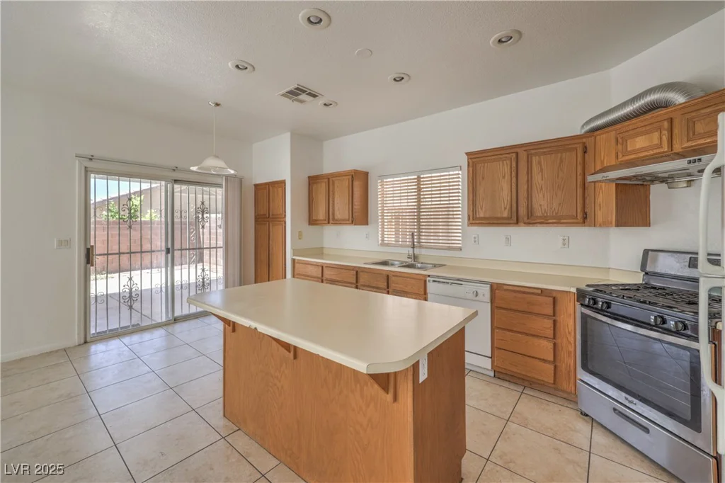 7977 Blue Brook, Las Vegas, NV 89147