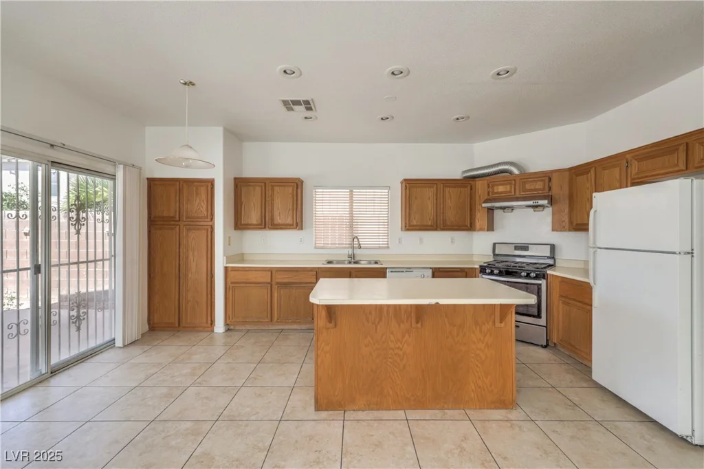 7977 Blue Brook, Las Vegas, NV 89147