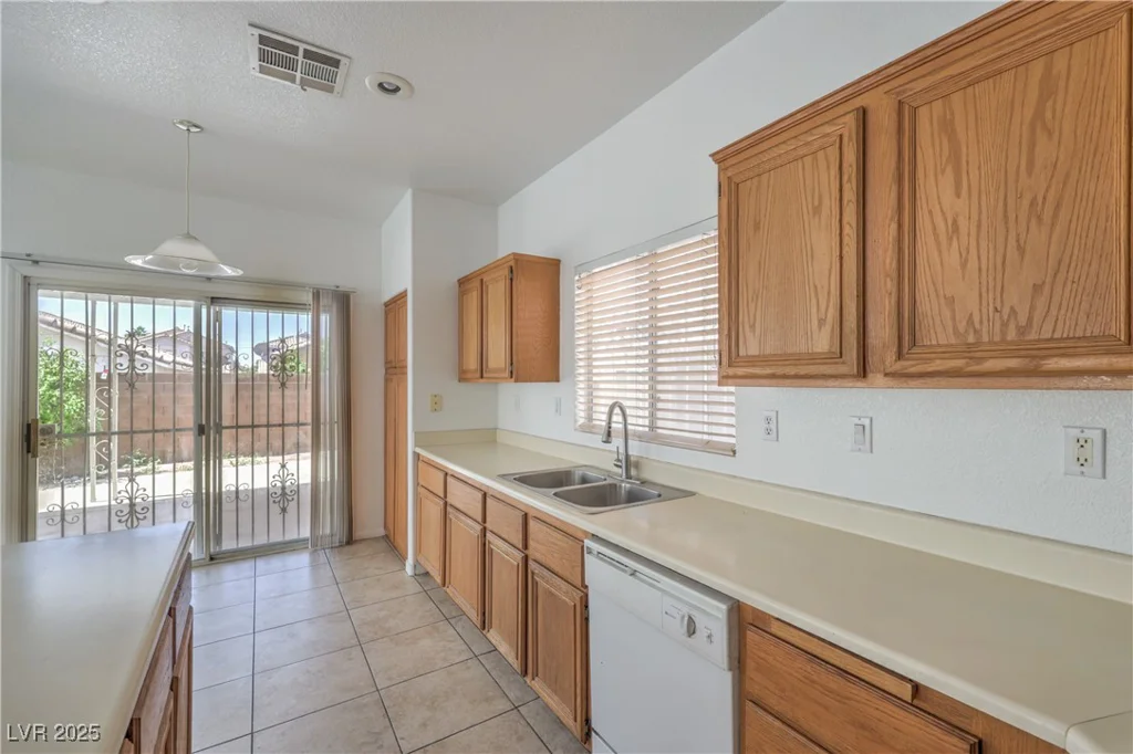 7977 Blue Brook, Las Vegas, NV 89147