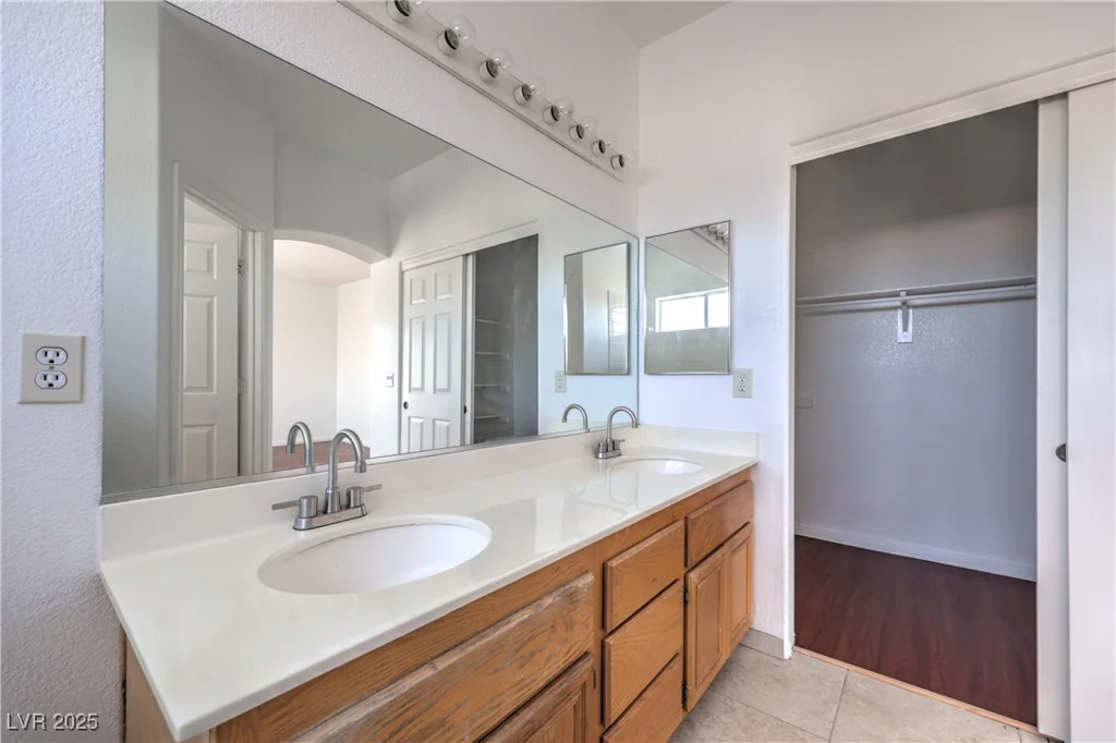 7977 Blue Brook, Las Vegas, NV 89147