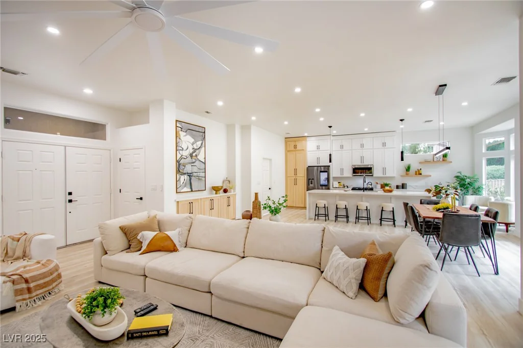 10709 Hunters Woods, Las Vegas, NV 89134